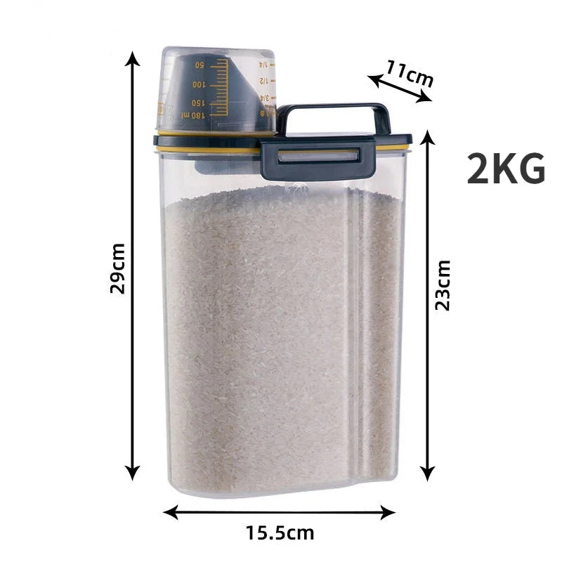 1.5kg/2kg Dog Cat Food Pail Plastic Storage Tank with Measuring Cup